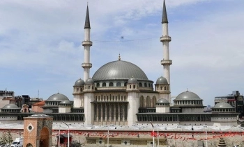 27 yıl önce yeri belirlenen Taksim Camii bugün açılıyor.